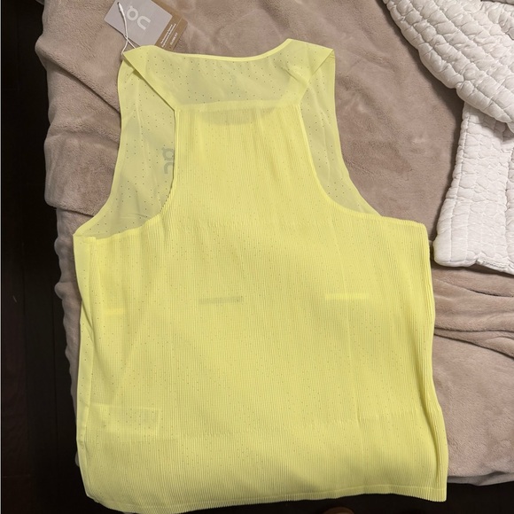 On Running Yellow Racing Singlet - Picture 2 of 4